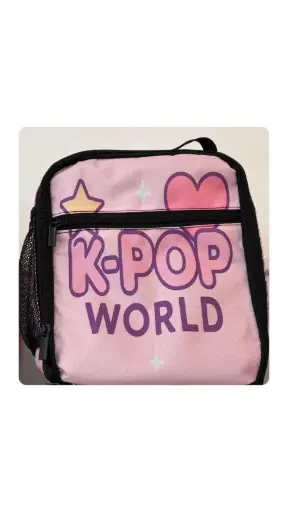LONCHERA NIÑA K-POP WORLD ROSADA